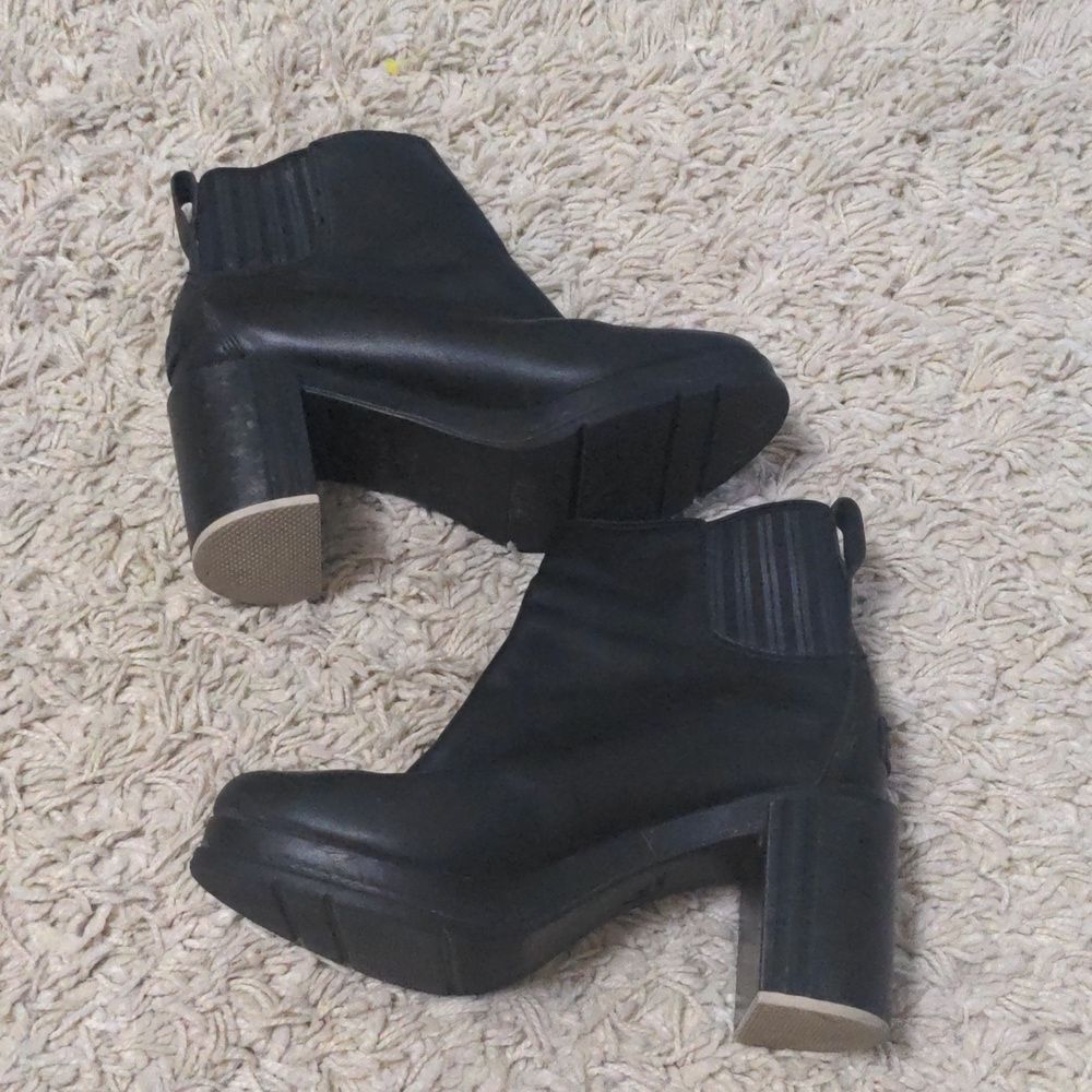 Sorel Black Margot Chelsea Boot